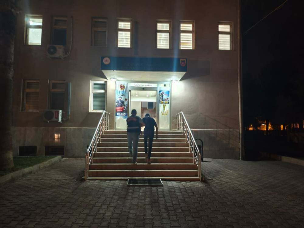 Tarlayı çubukla Yaktı! Paylaşımı kendini ele verdi