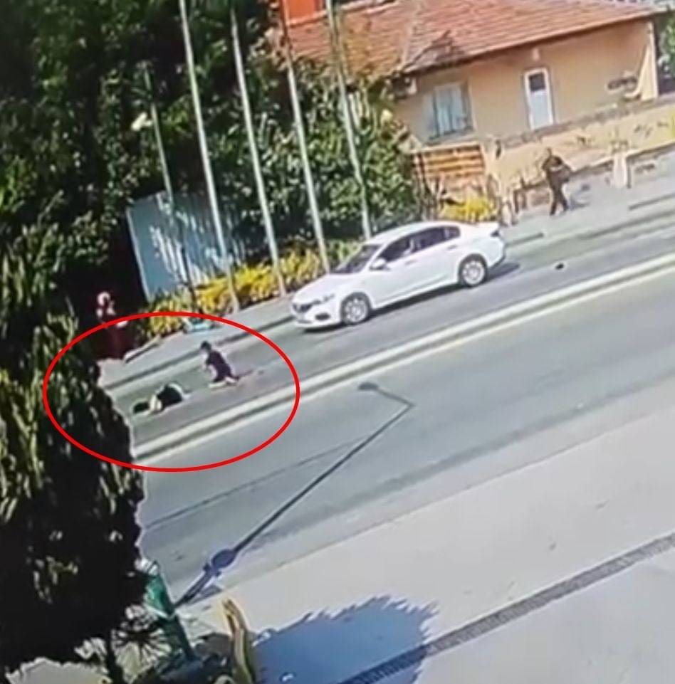 Anne ile oğlu kazada yaraladı! Çocuğun feryadı yürekleri dağladı
