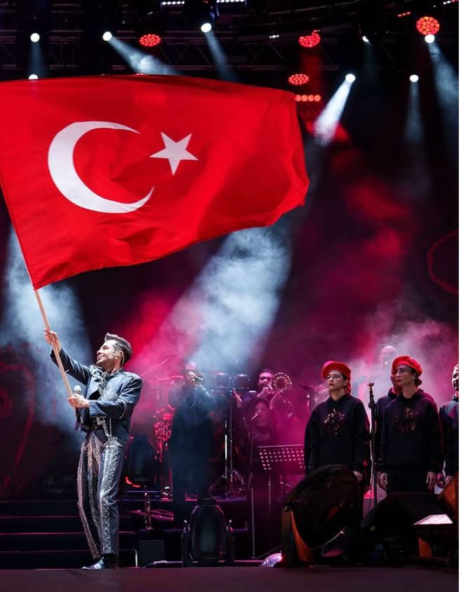 bu-cocuk-kim-unlu-sarkiciyi-taniyabilecek-misiniz-yenicag-15.jpg