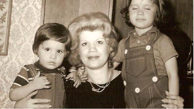 bu-cocuk-kim-unlu-sarkiciyi-taniyabilecek-misiniz-yenicag-2.jpg