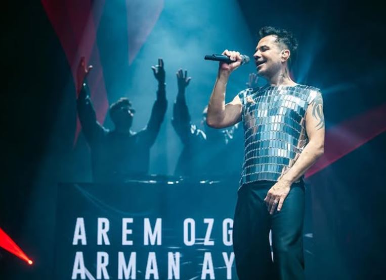 bu-cocuk-kim-unlu-sarkiciyi-taniyabilecek-misiniz-yenicag-20.jpg