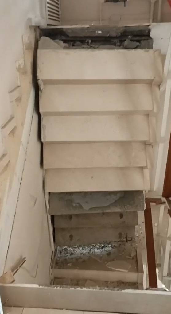 Bunu da yaşadık! Apartmanda merdivenler çöktü: 10 kişi mahsur kaldı