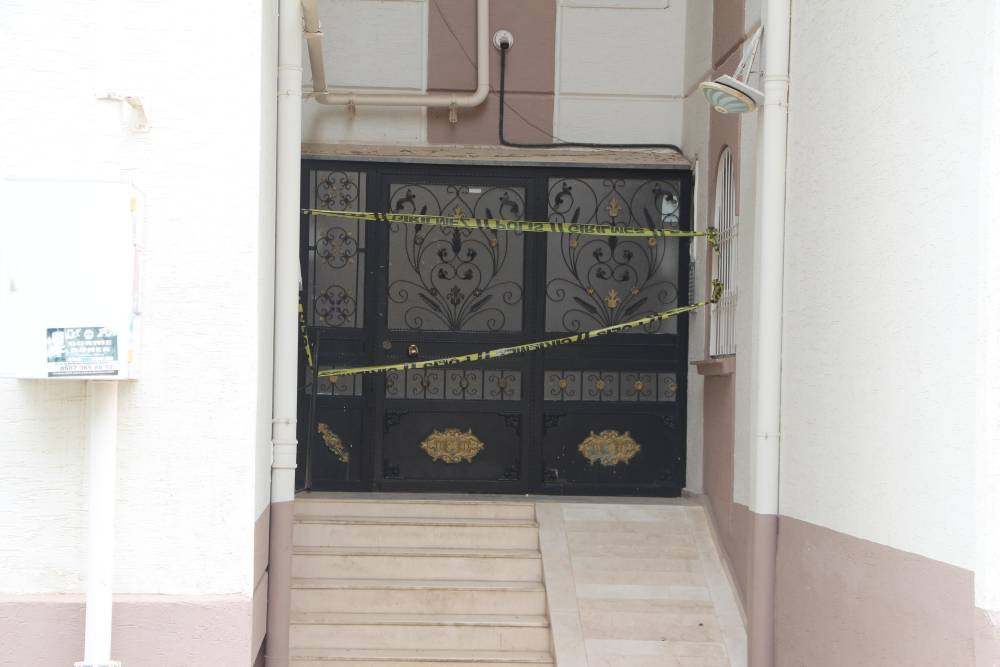 Bunu da yaşadık! Apartmanda merdivenler çöktü: 10 kişi mahsur kaldı