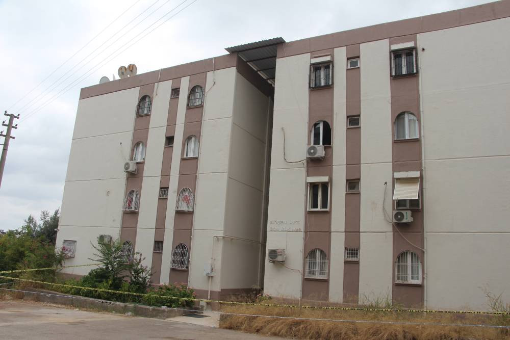 Bunu da yaşadık! Apartmanda merdivenler çöktü: 10 kişi mahsur kaldı