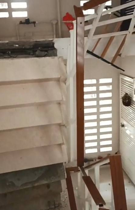 Bunu da yaşadık! Apartmanda merdivenler çöktü: 10 kişi mahsur kaldı