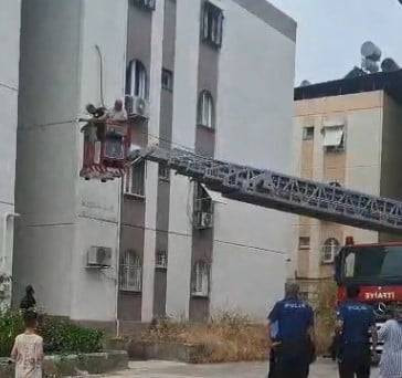 Bunu da yaşadık! Apartmanda merdivenler çöktü: 10 kişi mahsur kaldı