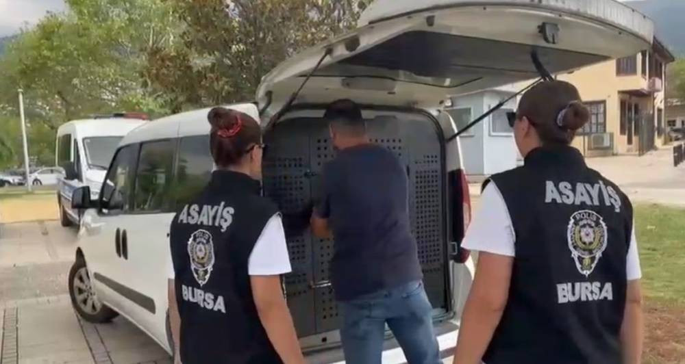 Kadın yürürken cüzdanı çalındı