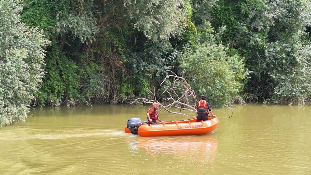 Sakarye Nehri'nde akıntıya kapıldı: Arama sürüyor!