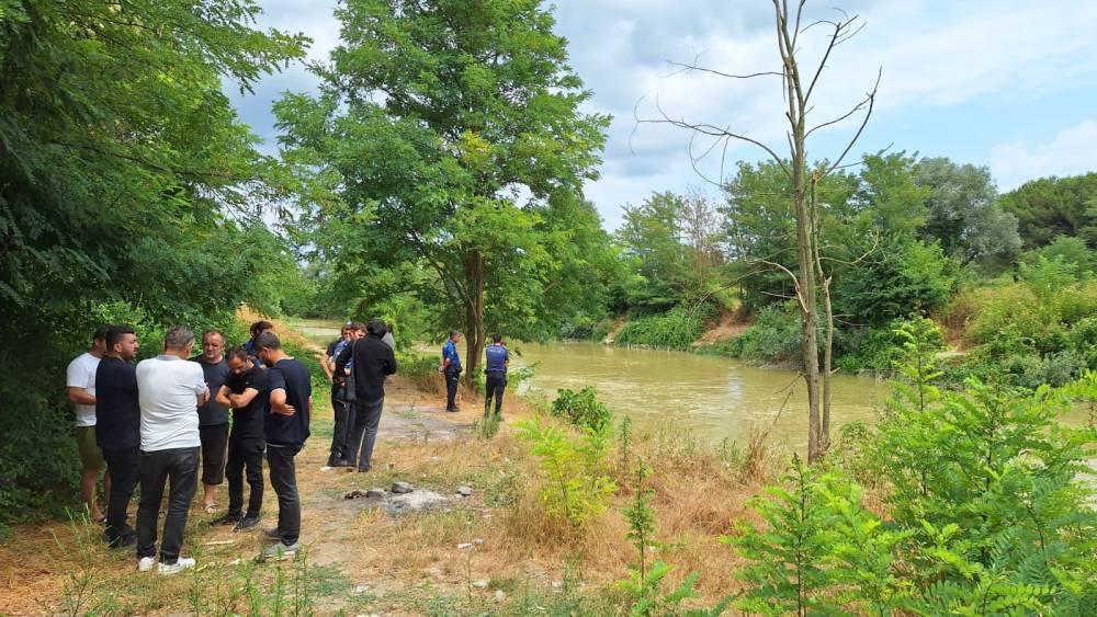 Sakarye Nehri'nde akıntıya kapıldı: Arama sürüyor!