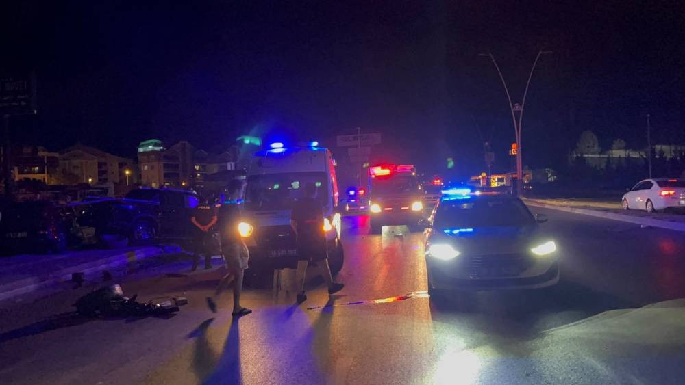 Bursa’da gece yarısı facia! İki kardeş araçta sıkıştı