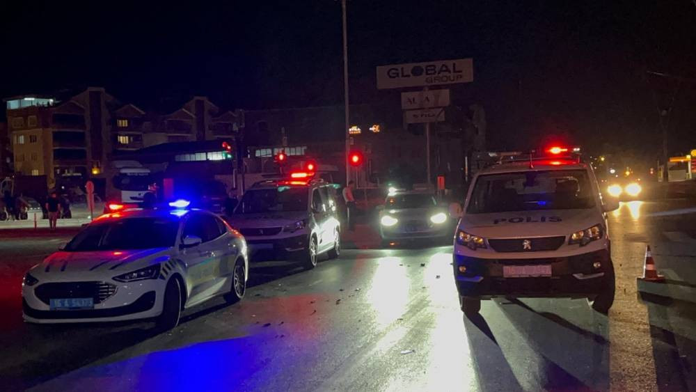 Bursa’da gece yarısı facia! İki kardeş araçta sıkıştı