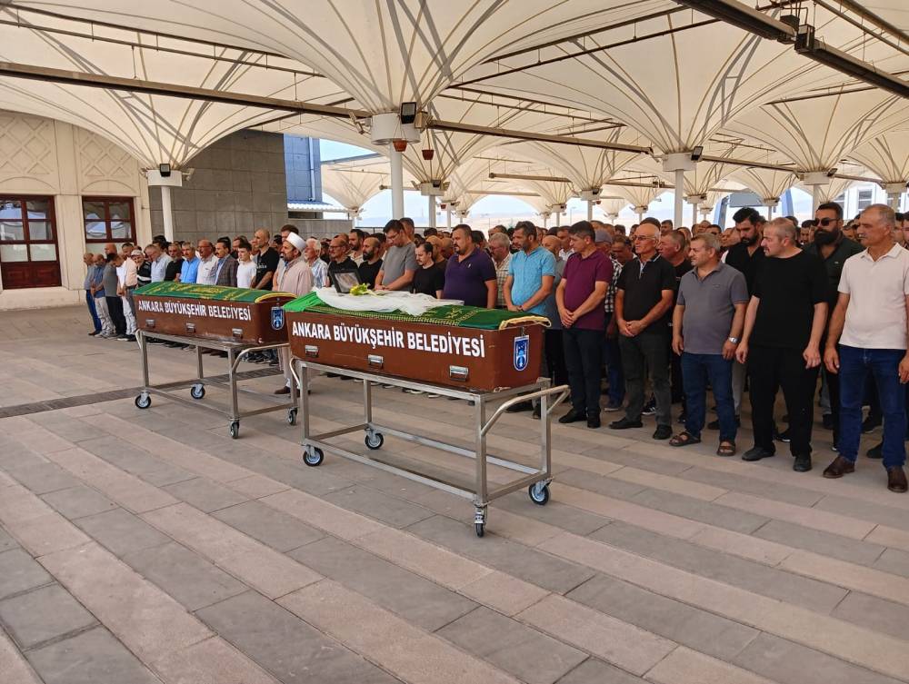 Evinde yastıkla boğularak öldürülen Karsu, toprağa verildi