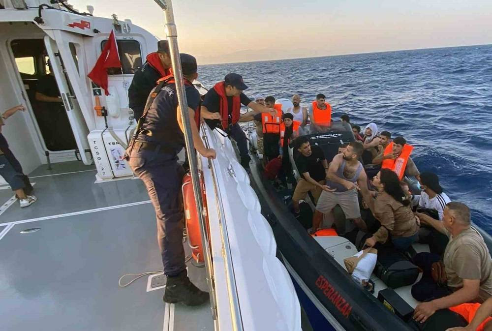 Göçmen kaçakçıları Marmaris açıklarında yakalandı!