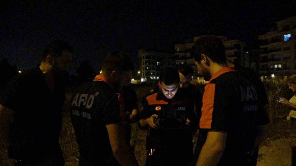 İşaret fişekleri atıldı el fenerleriyle ‘SOS’ yazıldı! Antalya’da ekipler alarma geçti: Dağlık alan didik didik arandı