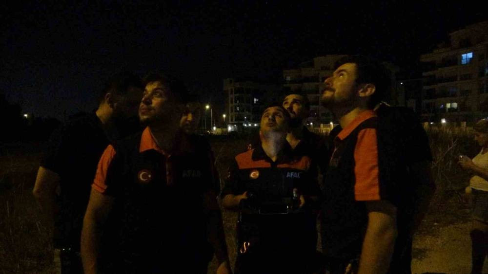 İşaret fişekleri atıldı el fenerleriyle ‘SOS’ yazıldı! Antalya’da ekipler alarma geçti: Dağlık alan didik didik arandı