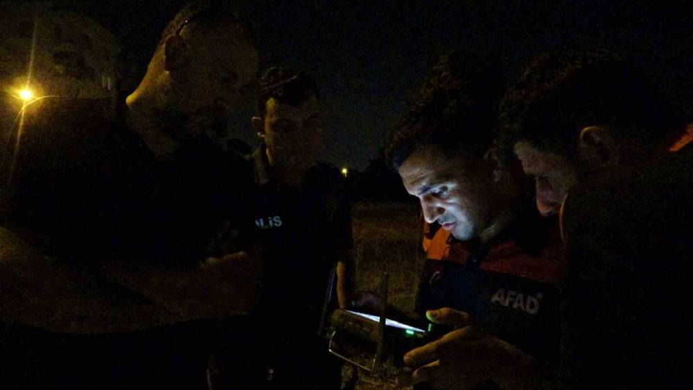 İşaret fişekleri atıldı el fenerleriyle ‘SOS’ yazıldı! Antalya’da ekipler alarma geçti: Dağlık alan didik didik arandı