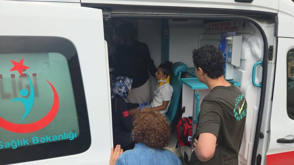 İznik’te yağmur sonrası feci kaza! Önce duvara sonra araca çarptı