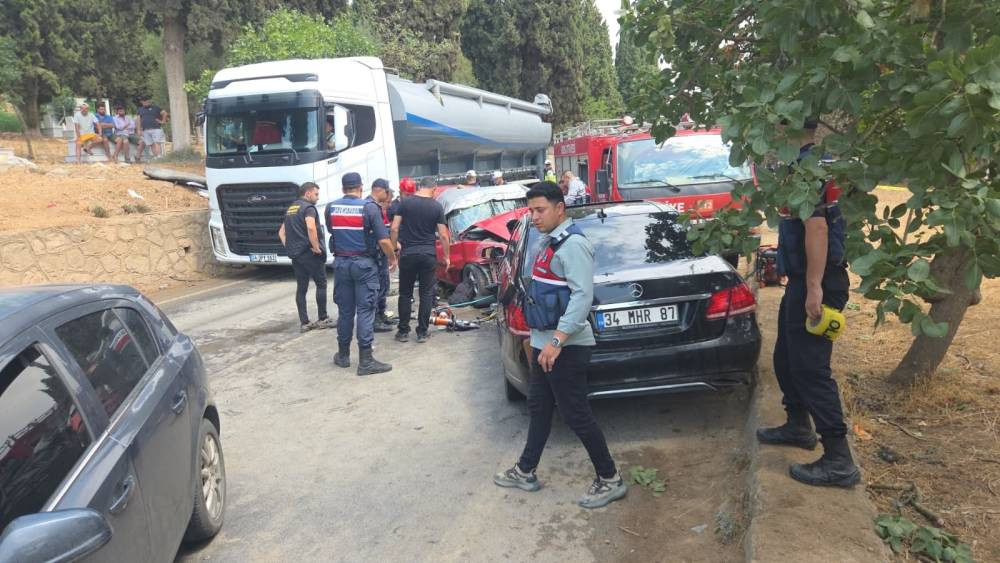 İznik’te yağmur sonrası feci kaza! Önce duvara sonra araca çarptı