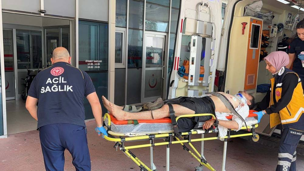 İznik’te yağmur sonrası feci kaza! Önce duvara sonra araca çarptı