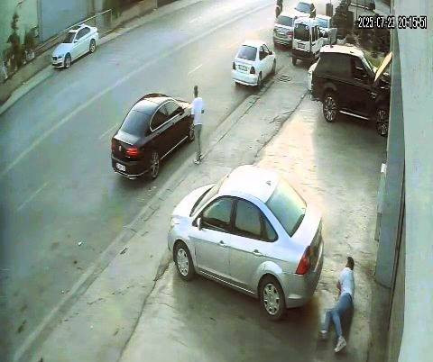 Motosikletli tetikçiler kurşun yağdırdı! Saldırı anı kamerada...