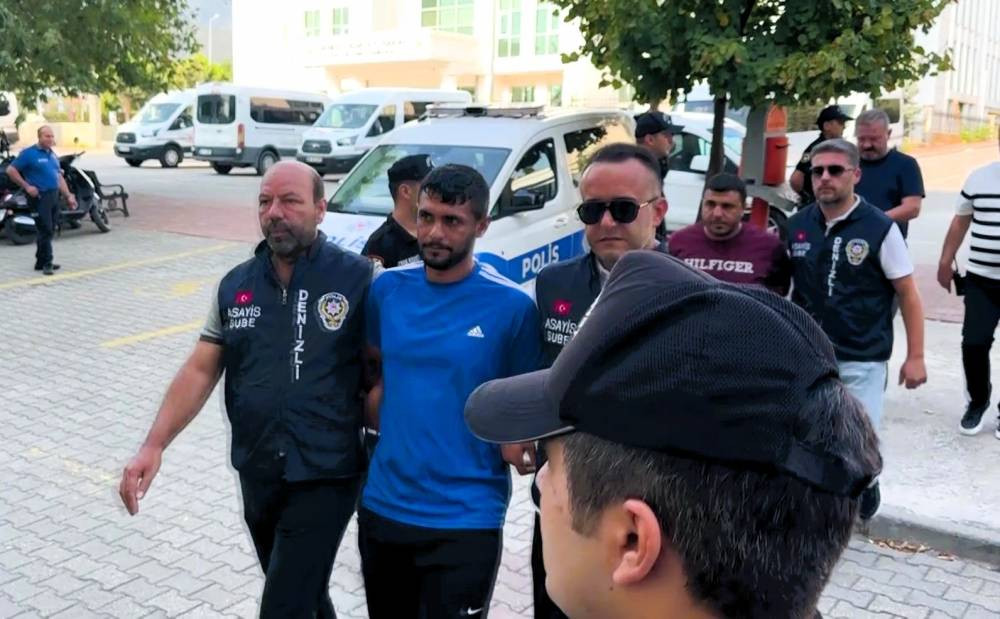 Motosikletli tetikçiler kurşun yağdırdı! Saldırı anı kamerada...