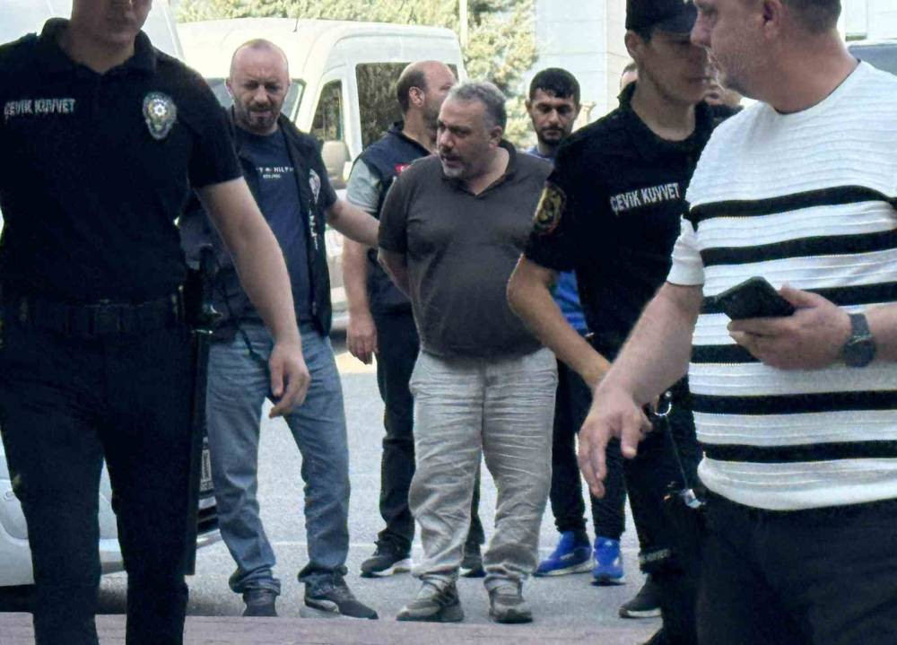 Motosikletli tetikçiler kurşun yağdırdı! Saldırı anı kamerada...