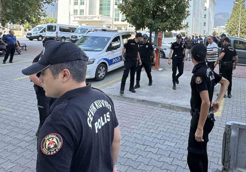 Motosikletli tetikçiler kurşun yağdırdı! Saldırı anı kamerada...