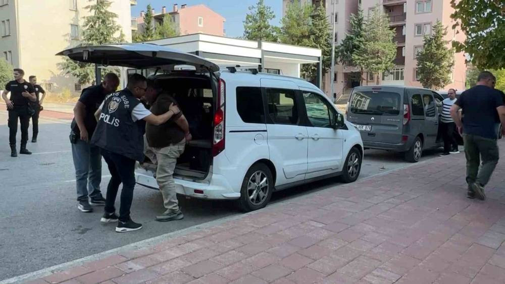 Motosikletli tetikçiler kurşun yağdırdı! Saldırı anı kamerada...