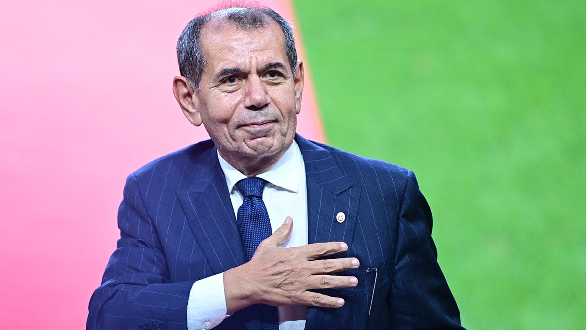 osimhen-sane-imza-toreni-0000-aa-20250802-38732813-38732799-galatasaray-osimhen-ve-sane-icin-imza-toreni-duzenledi.jpg
