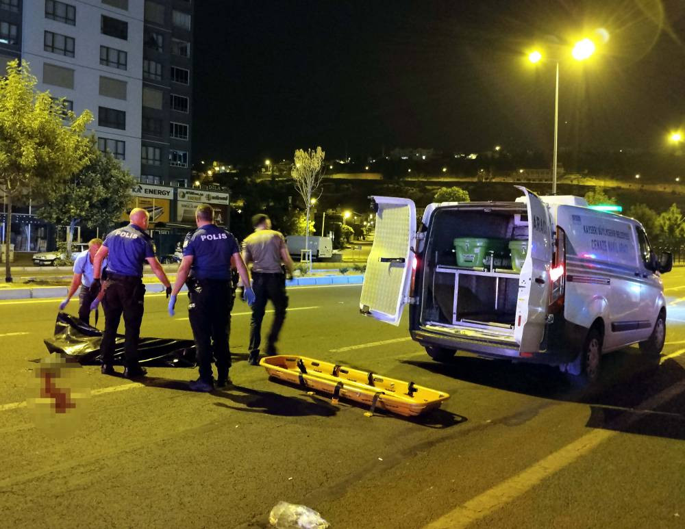 Kan donduran kaza! Kadına peşe peşe çarptılar