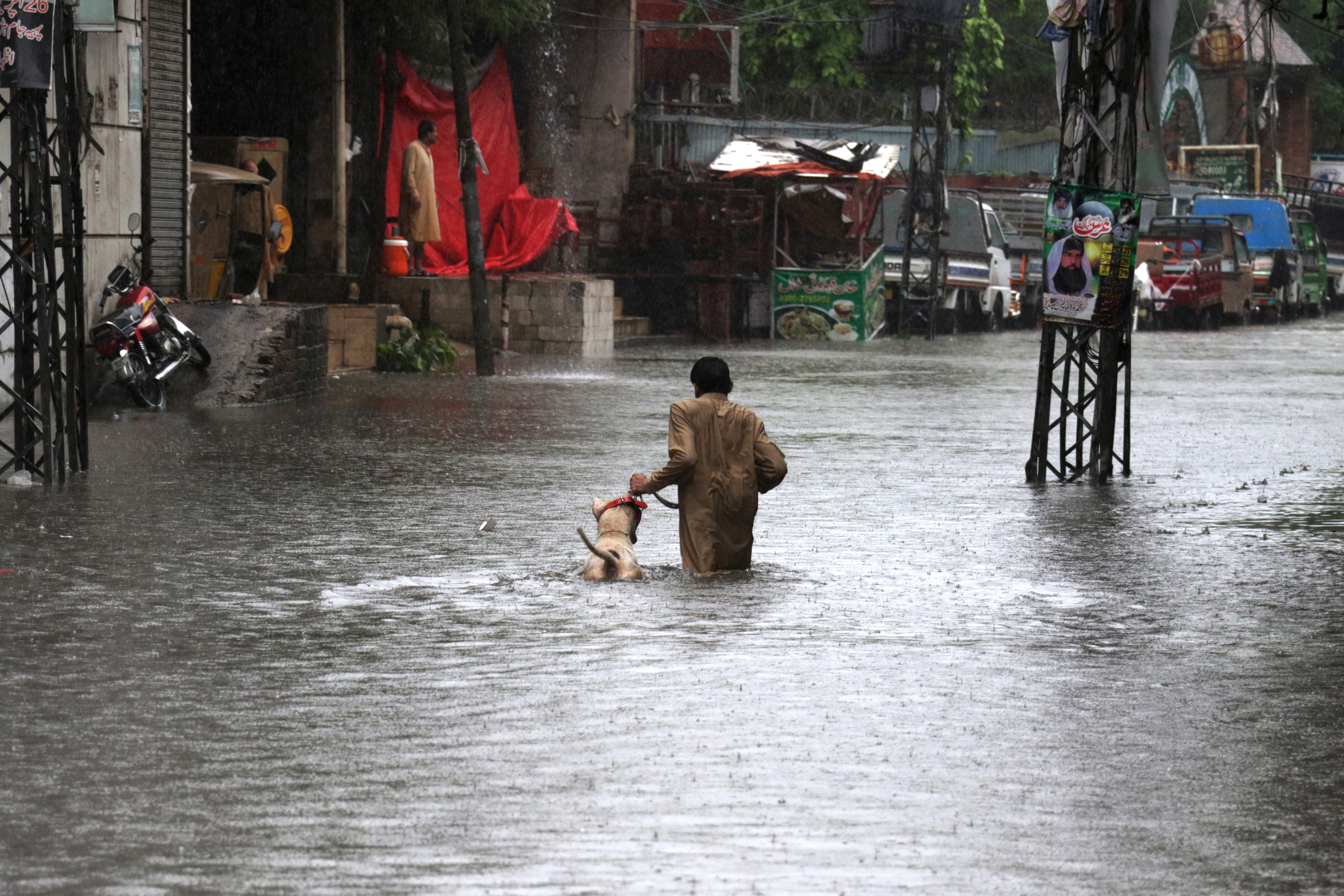 muson-yagmurlari-pakistani-yikti-yuzlerce-olu-var-yenicag-22.jpg