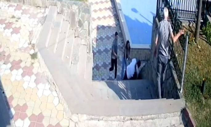 Uyarı pahalıya patladı! Muhtar bıçaklandı