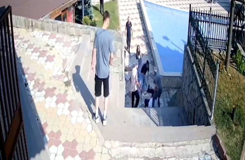 Uyarı pahalıya patladı! Muhtar bıçaklandı