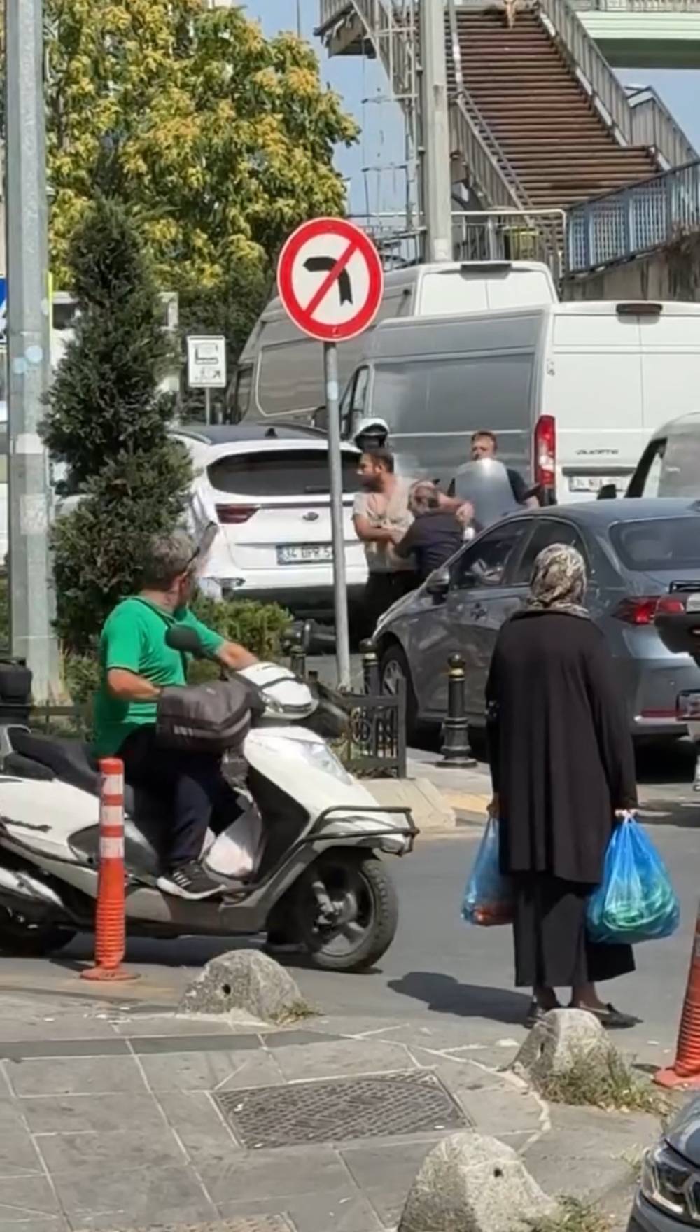 İstanbul'da nakliyeciye sokak ortasında meydan dayağı!