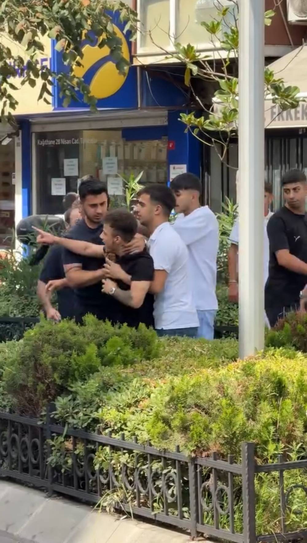 İstanbul'da nakliyeciye sokak ortasında meydan dayağı!