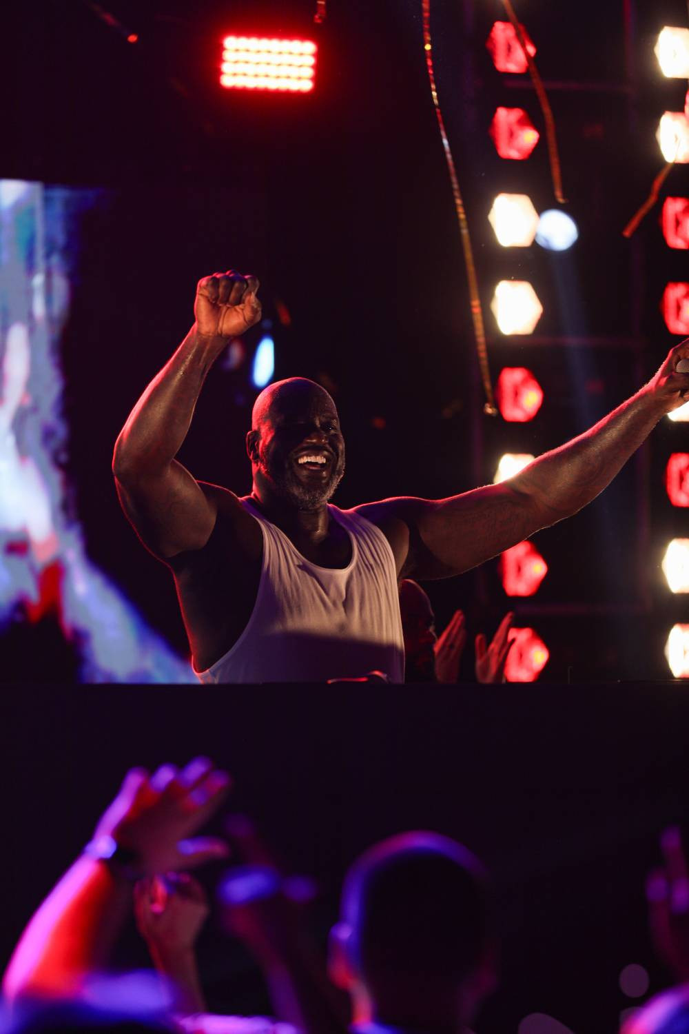 Shaq Antalya’yı salladı: DJ Diesel sahneyi ateşe verdi!