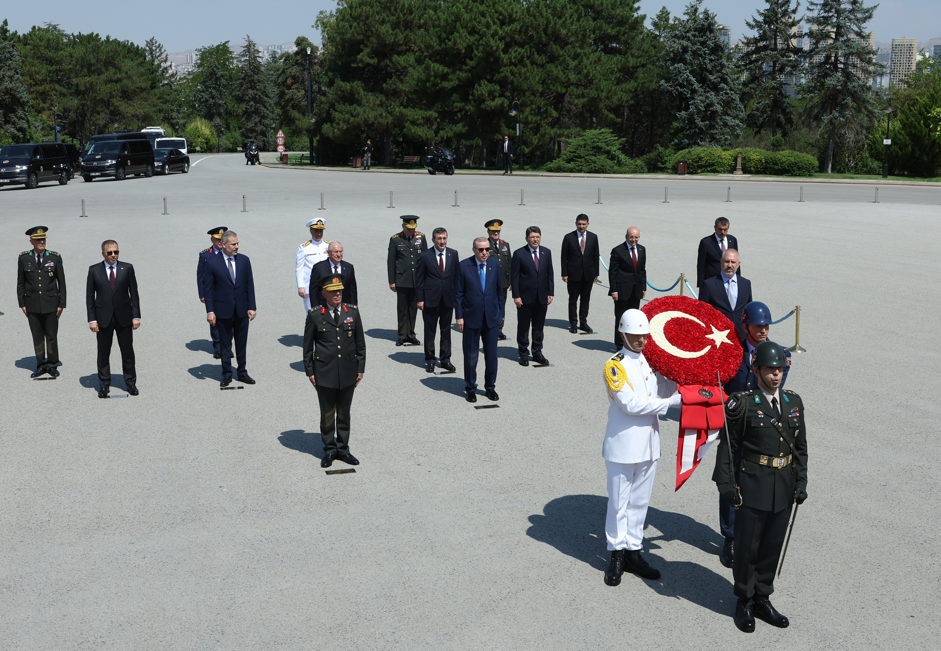 aa-20250805-38748557-38748545-cumhurbaskani-erdogan-baskanligindaki-yas-uyeleri-anitkabiri-ziyaret-etti.jpg