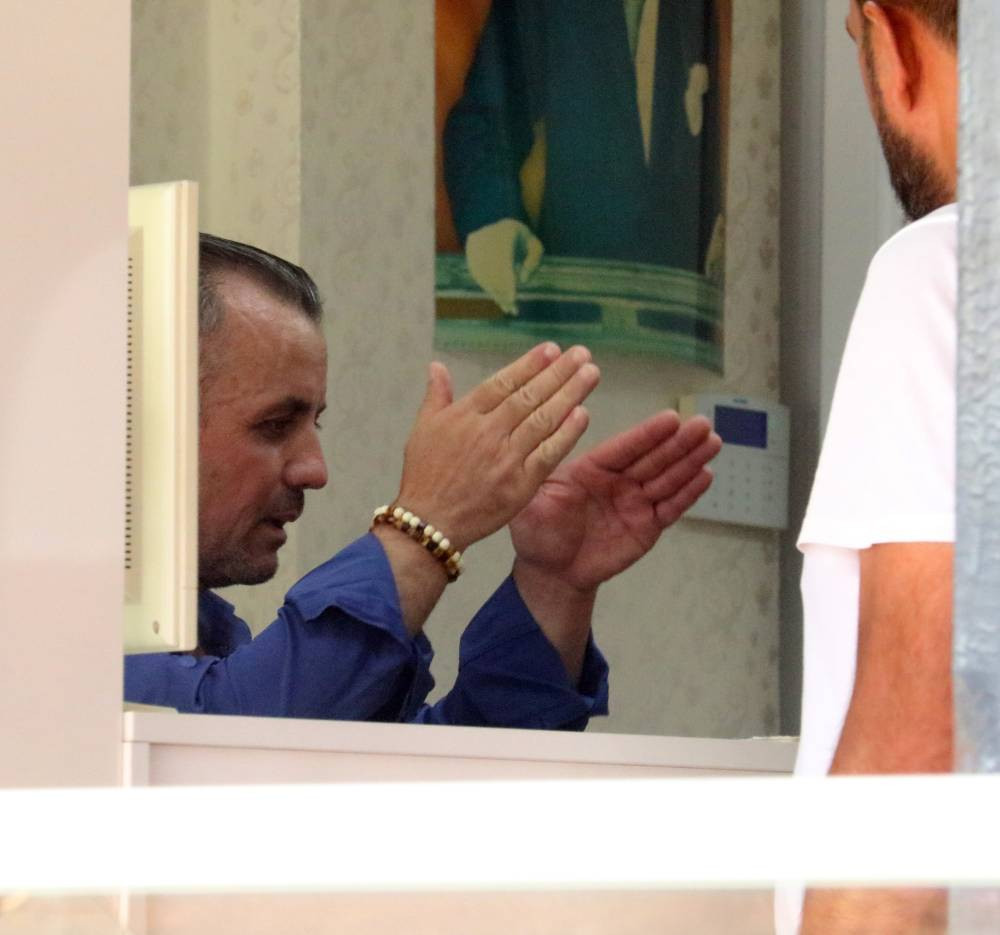 Antalya’da kuyumcu soygunu! Şüpheli her şeyi alıp kaçtı