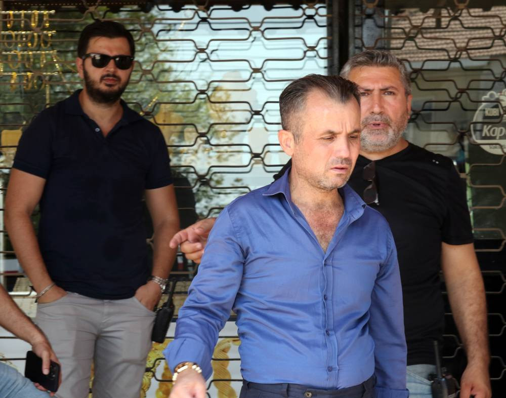 Antalya’da kuyumcu soygunu! Şüpheli her şeyi alıp kaçtı