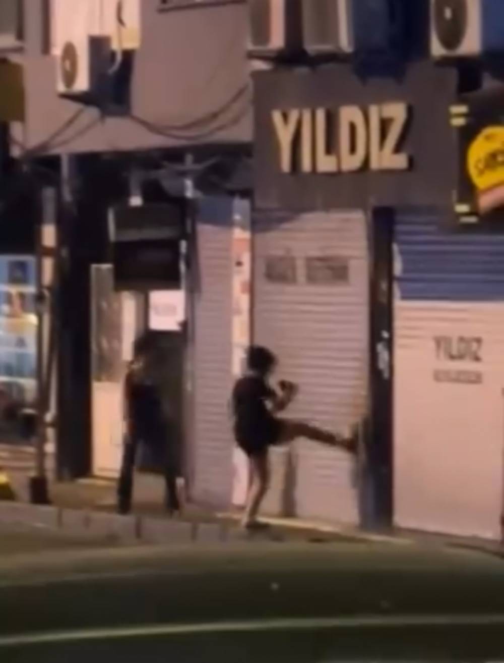 Kırık telefon ekranı çıldırttı! Beyoğlu’nda ilginç gelişme