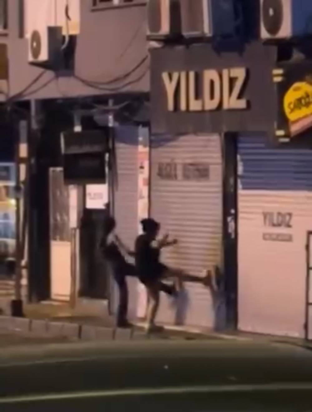 Kırık telefon ekranı çıldırttı! Beyoğlu’nda ilginç gelişme