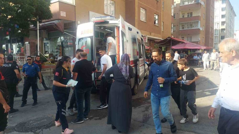 Kurşun yağmuruna tuttular! İş yeri önünde korku dolu anlar