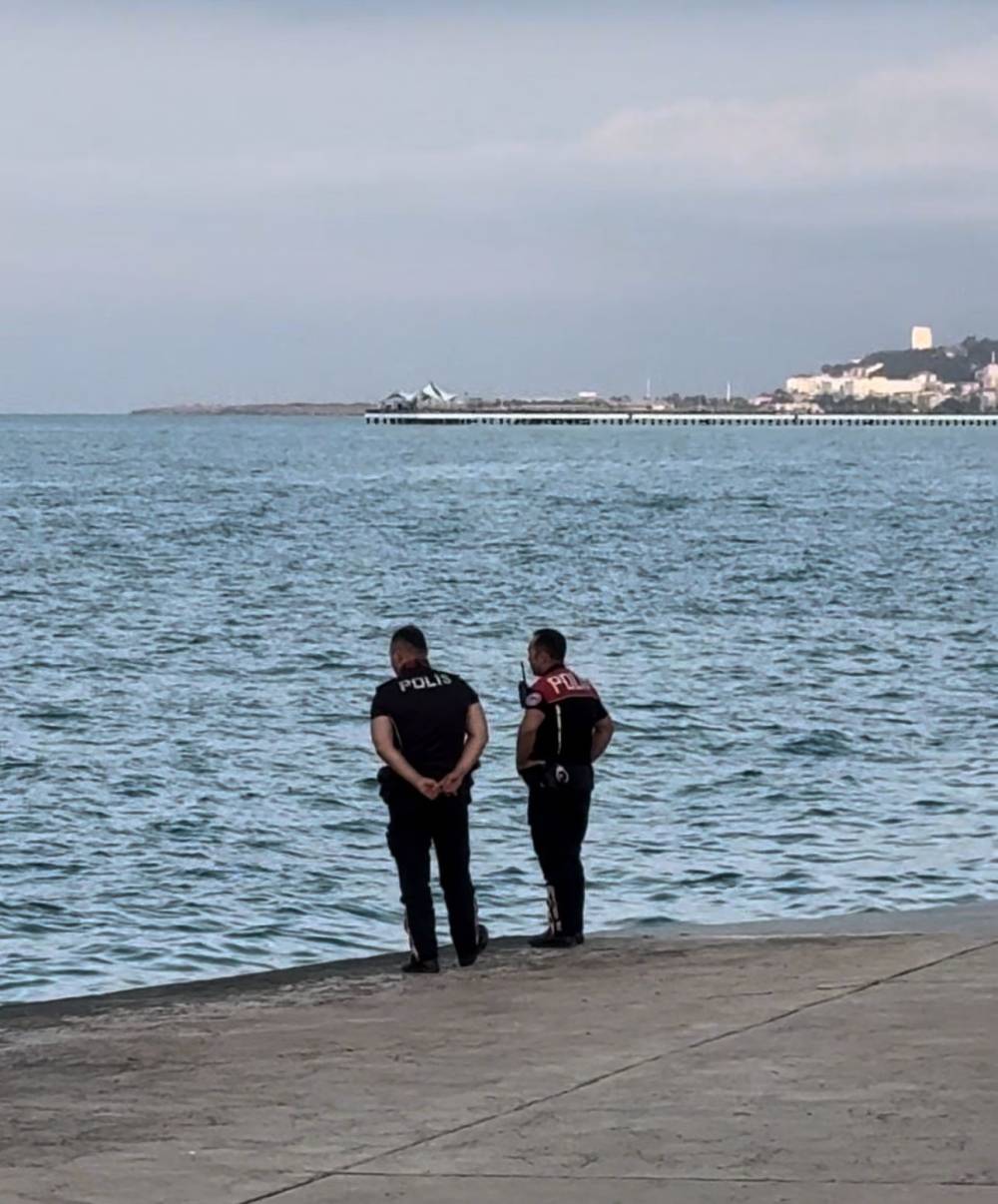 Polisten kaçmak için denize atladı, pes etti!