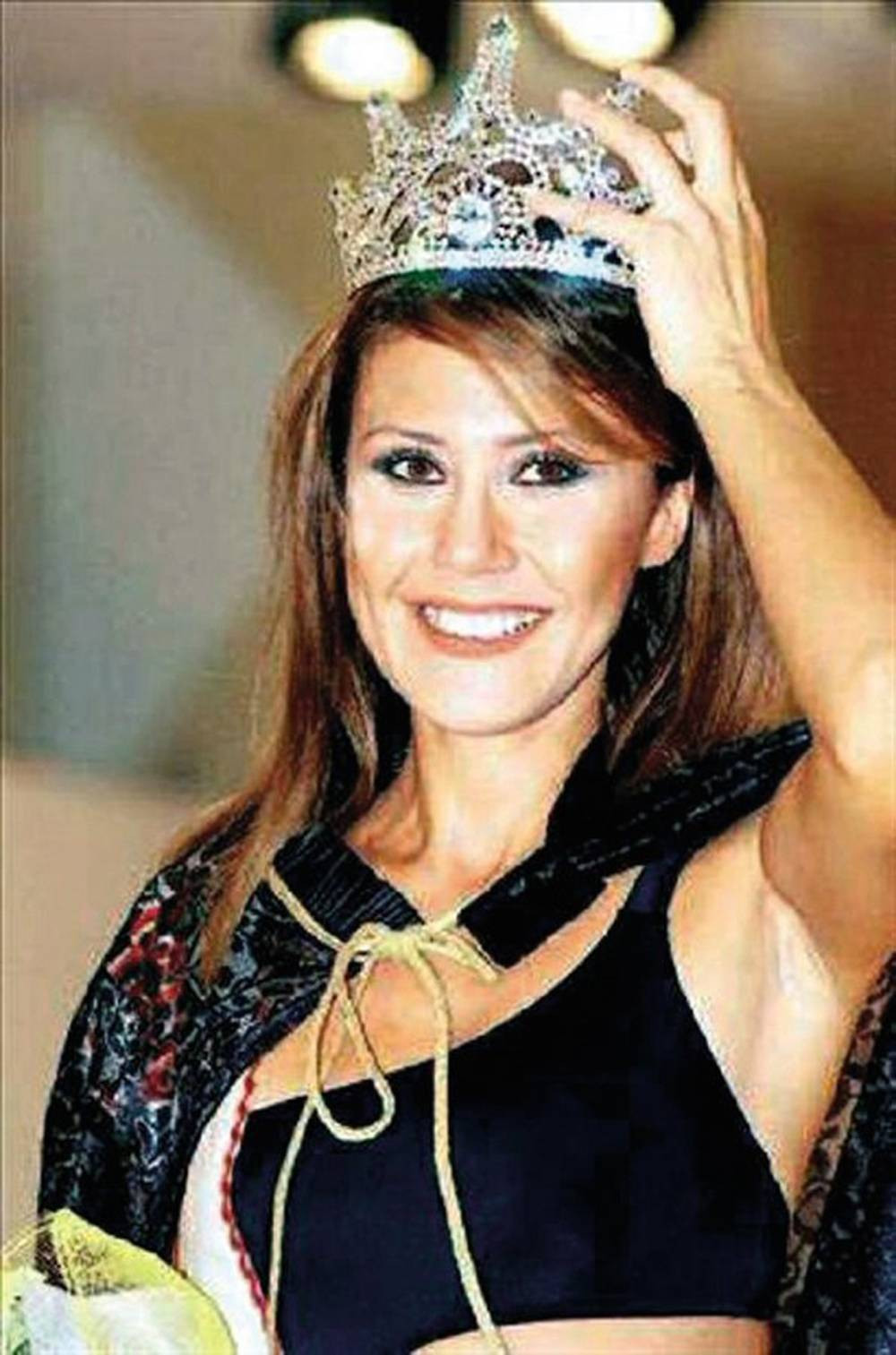 Yargıtay'dan flaş karar! Mankenler kraliçesi Aslı Baş davası sil baştan: İş insanı Ahmet Bayer’in Bodrum’daki villasında ölü bulunmuştu