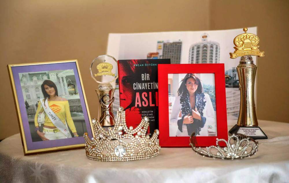 Yargıtay'dan flaş karar! Mankenler kraliçesi Aslı Baş davası sil baştan: İş insanı Ahmet Bayer’in Bodrum’daki villasında ölü bulunmuştu