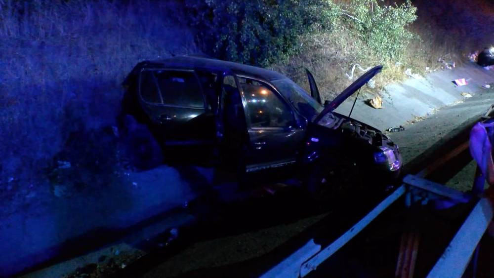 İstanbul’da feci kaza! otomobil yoldan çıktı: Sürücü ortadan kayboldu