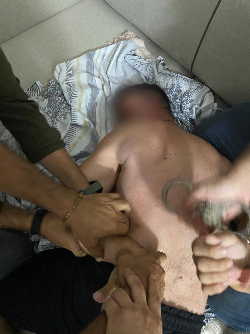 Kuyumcudan 18 adet bilezik çaldı! Ormanda yakalandı! İfadesi şok etti