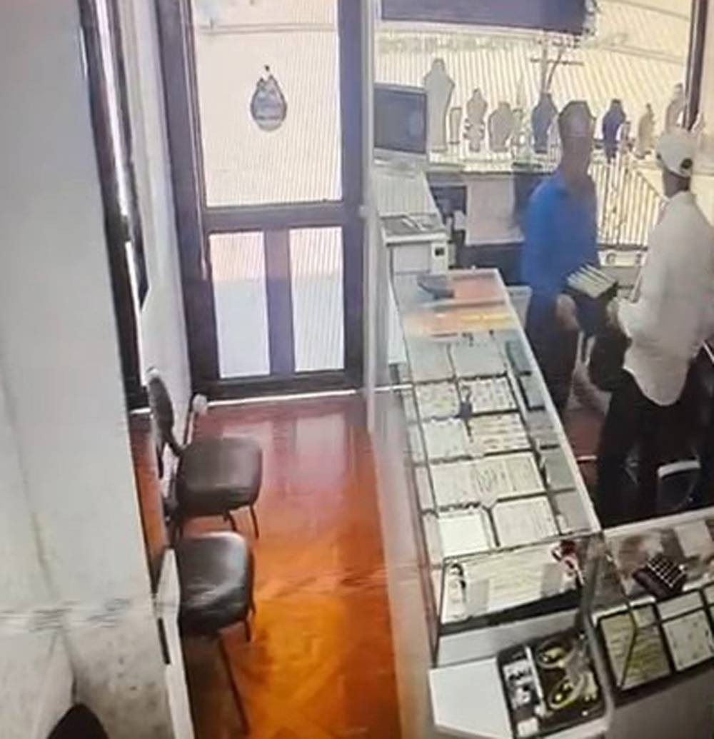 Kuyumcudan 18 adet bilezik çaldı! Ormanda yakalandı! İfadesi şok etti