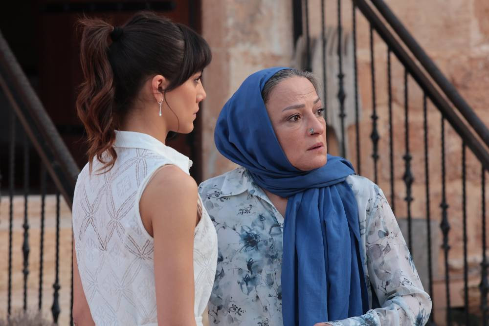 Uzak Şehir’in Fidan’ı İlkay Kayku’nun gerçek hali hayranlarını ters köşe yaptı! 53 yaşındaki fit haliyle büyüledi