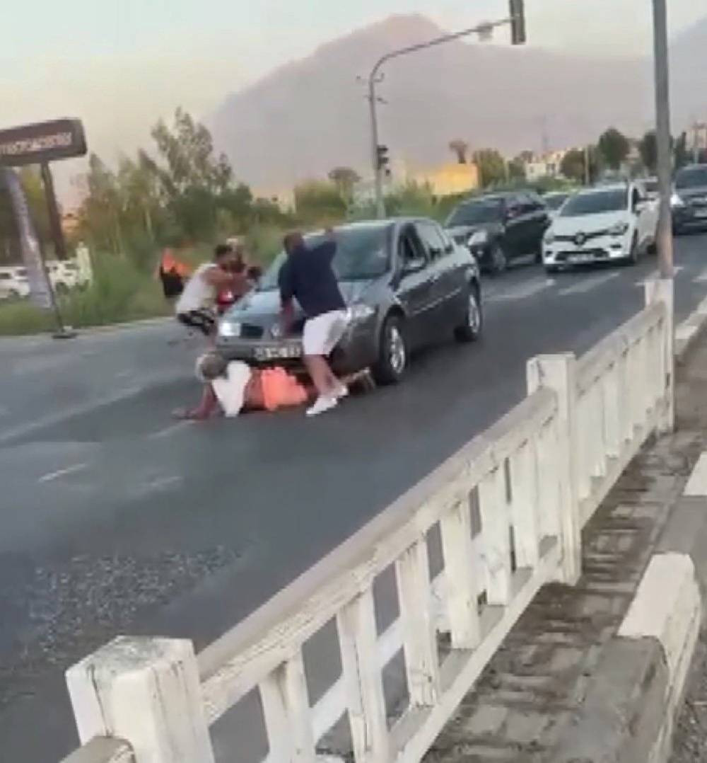 Akıllara durgunluk veren olay! Çarptığı kadının üzerinden geçip kaçmaya çalıştı
